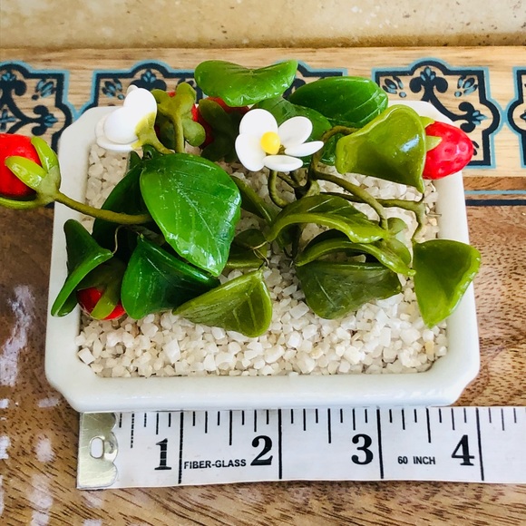 Gump’s Vintage Midcentury Porcelain Strawberry Patch Bonsai Pot - Picture 10 of 10